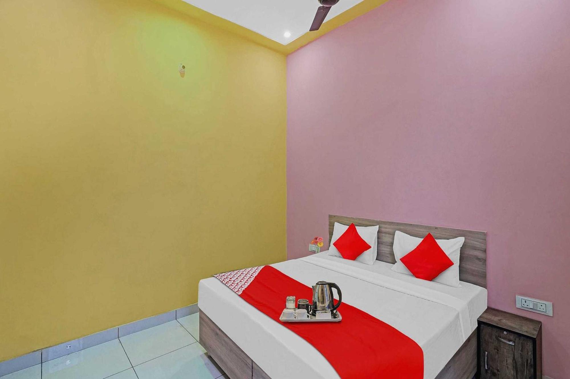 Hotel O Dahleez Noida Exterior photo