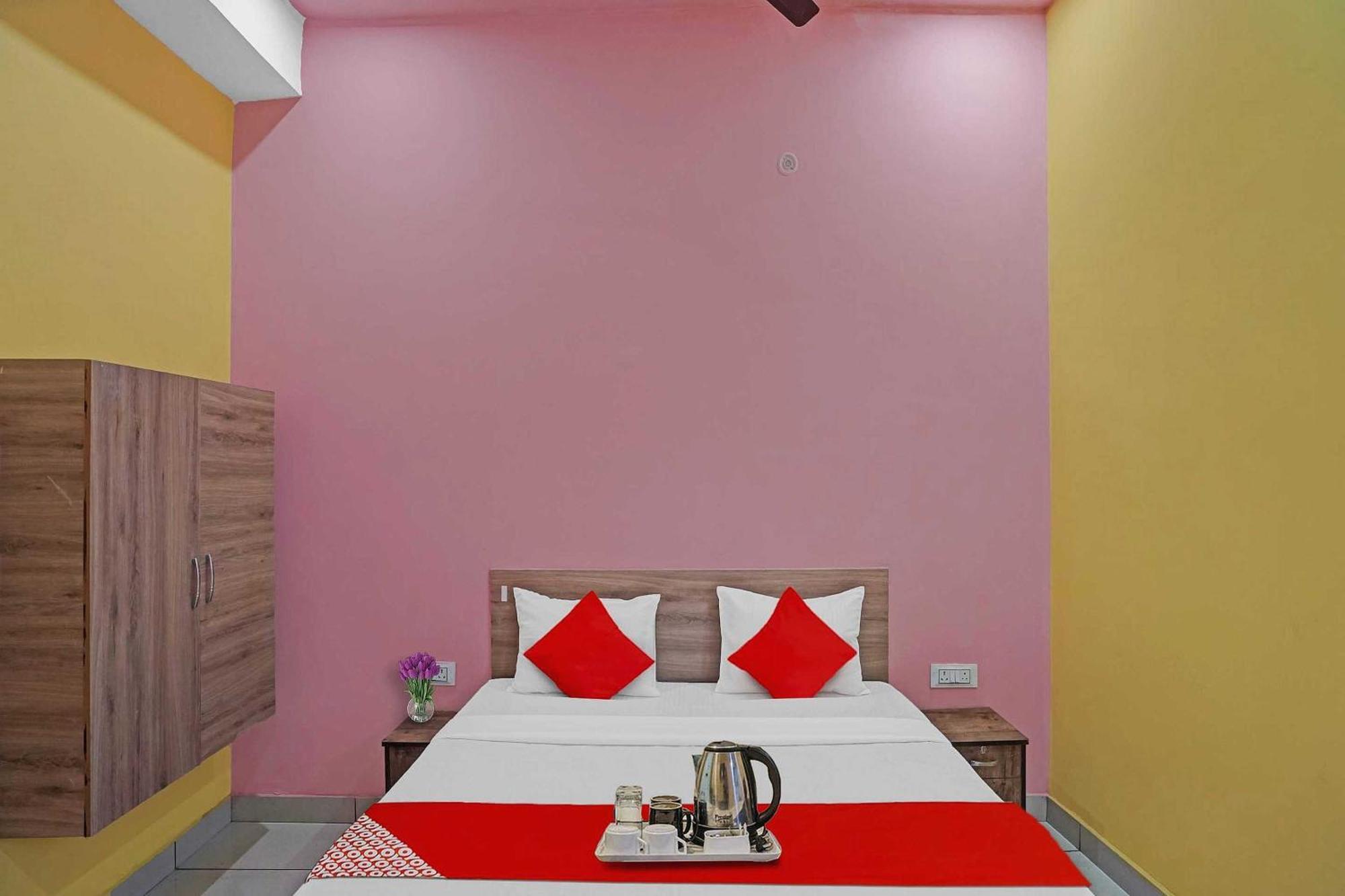 Hotel O Dahleez Noida Exterior photo
