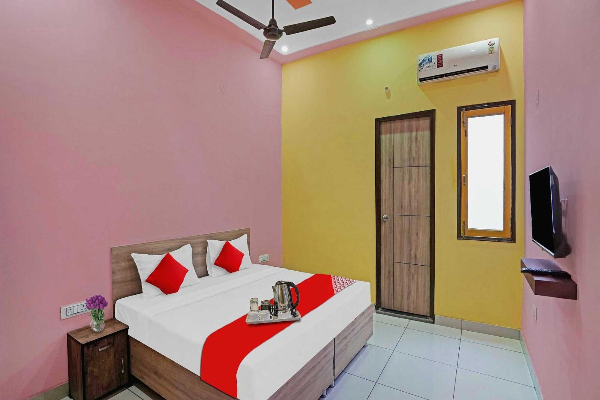 Hotel O Dahleez Noida Exterior photo