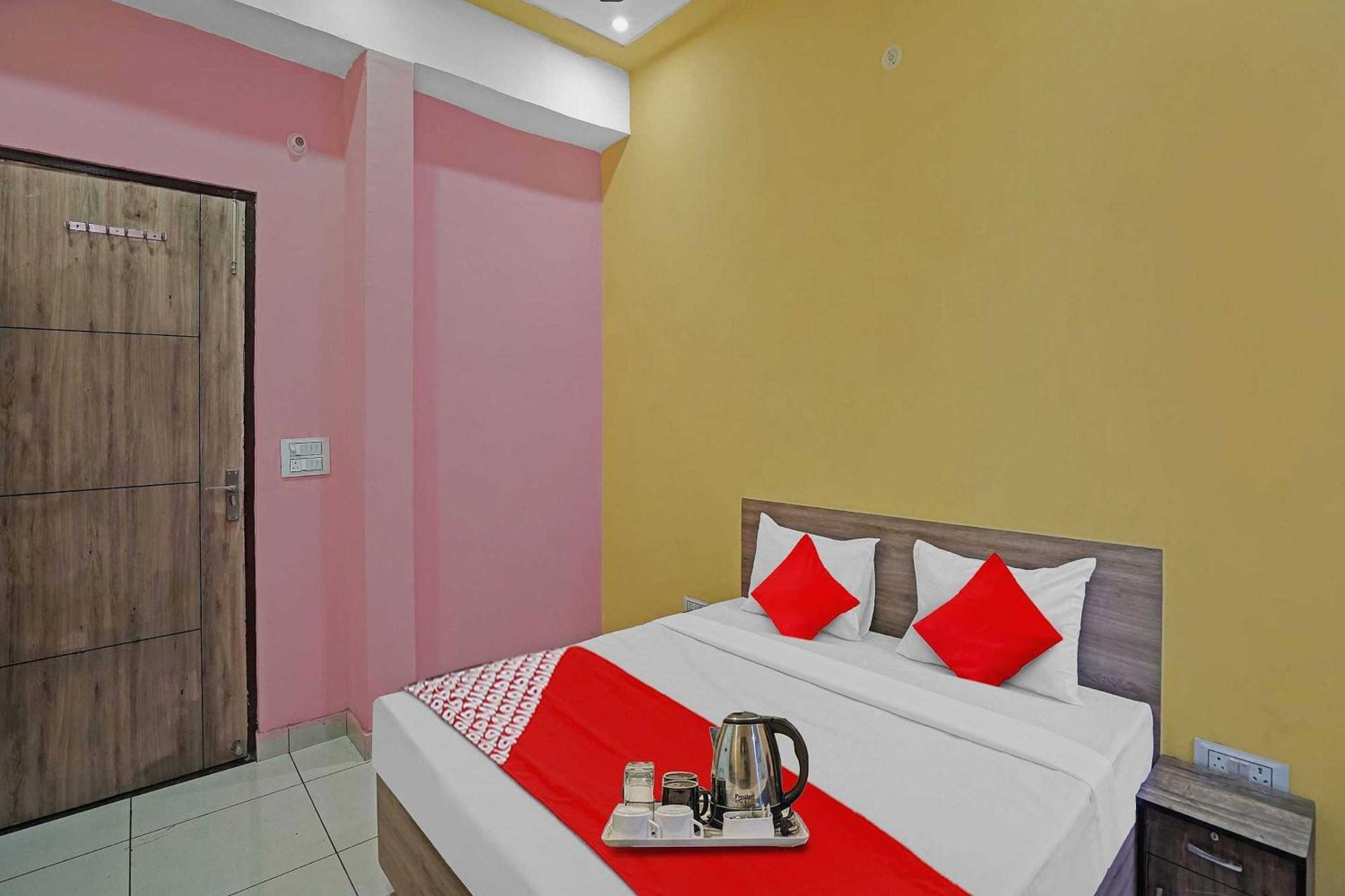 Hotel O Dahleez Noida Exterior photo