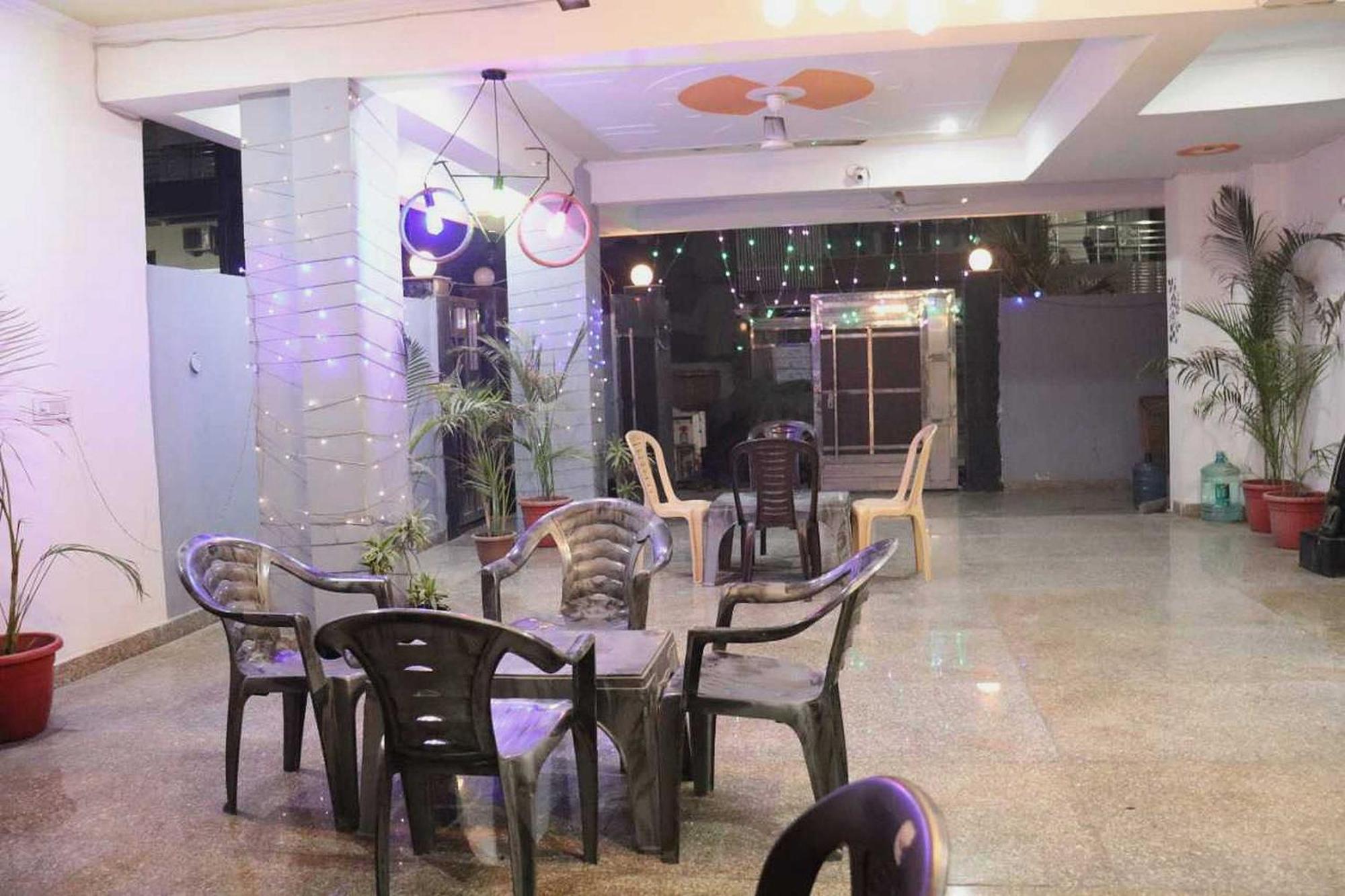Hotel O Dahleez Noida Exterior photo
