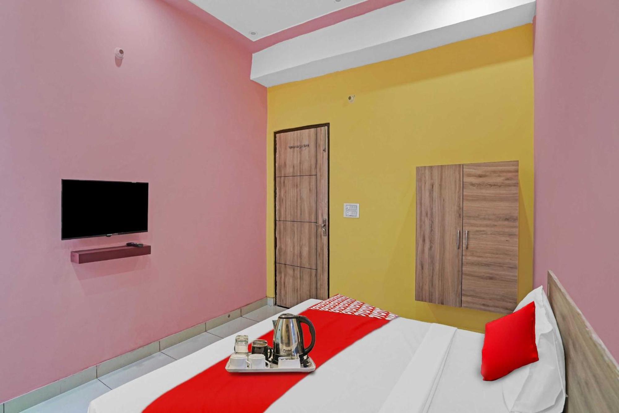 Hotel O Dahleez Noida Exterior photo