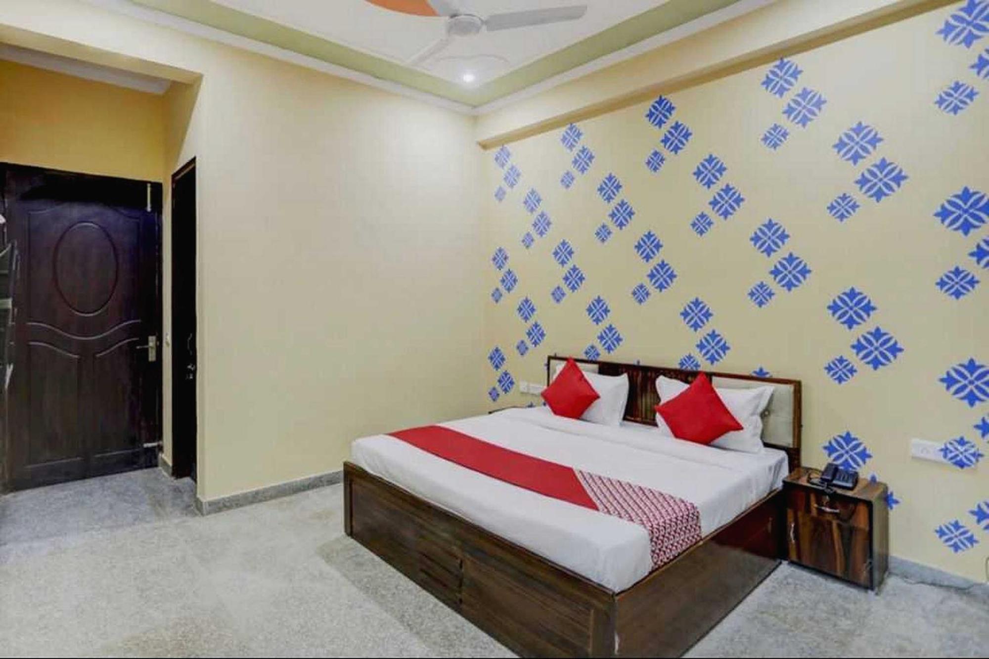 Hotel O Dahleez Noida Exterior photo